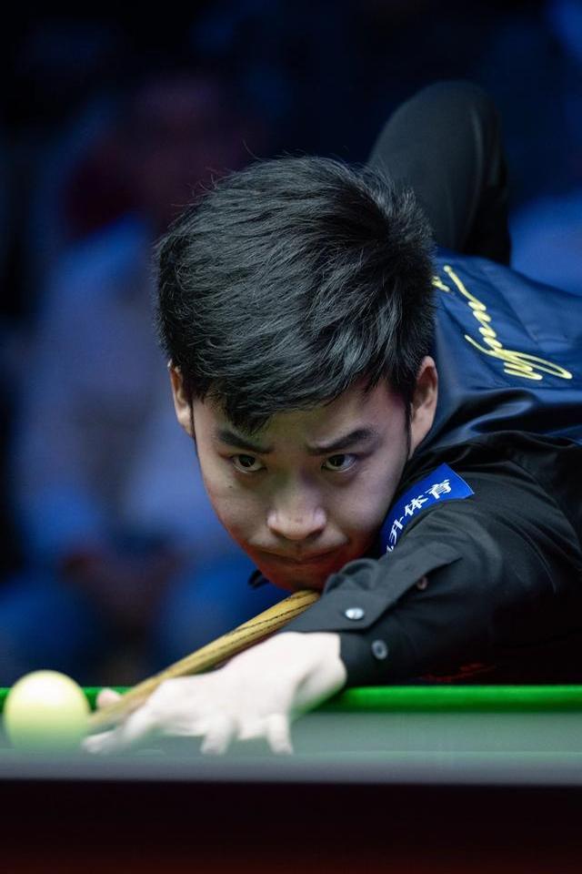 球场上的高 球场上的高