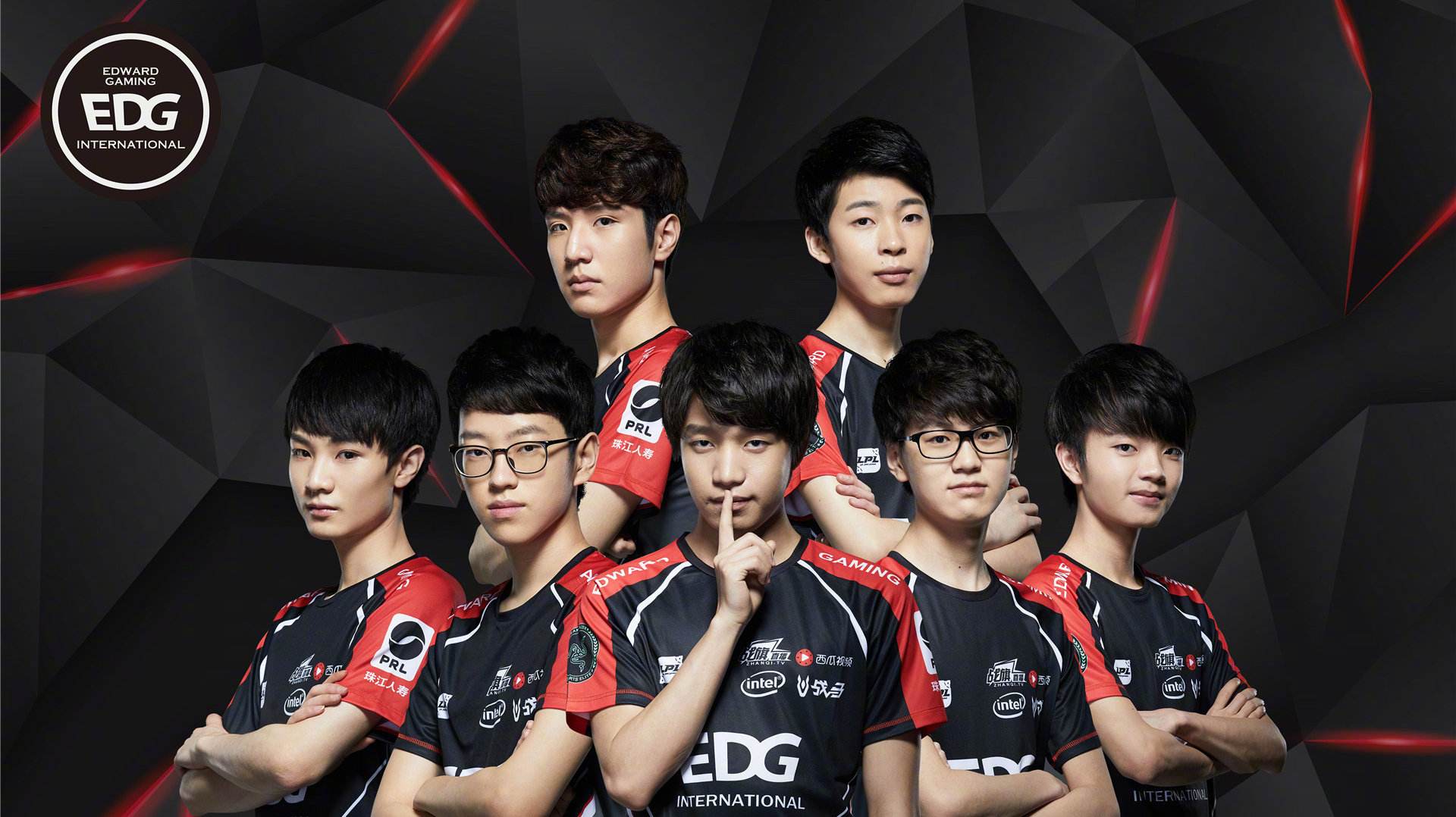 她不仅巩固 她不仅巩固